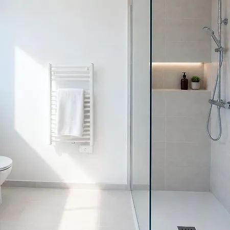 Villa Bellevue, Magnifique Vue Mer! Piscine Chauffée, à10 Mns De La Et Du Centre!